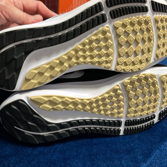 Nike Zoom Pegasus 39 Saints DR2057-001 Running Shoes NEW FINAL SALE - Picture 8 of 9